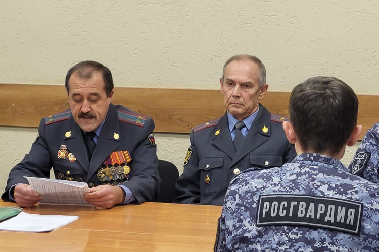 В Казани накануне Дня ветеранов войск правопорядка ветераны вневедомственной охраны Росгвардии встретились с сотрудниками ведомств