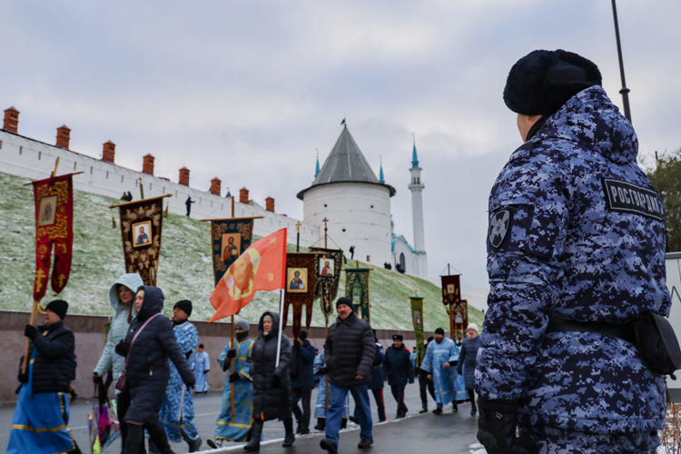 В Казани Росгвардия приняла участие в обеспечении безопасности крестного хода