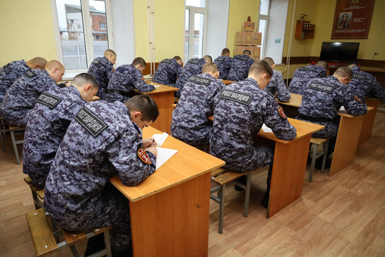 В Татарстане росгвардейцы присоединились к всероссийской ведомственной акции «С любовью к маме»