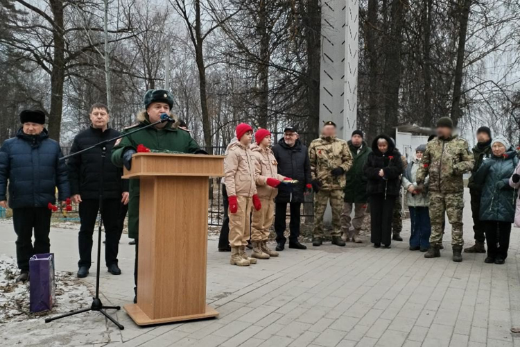 Казанские спецназовцы Росгвардии приняли участие в районных мероприятиях к Дню Героев Отечества