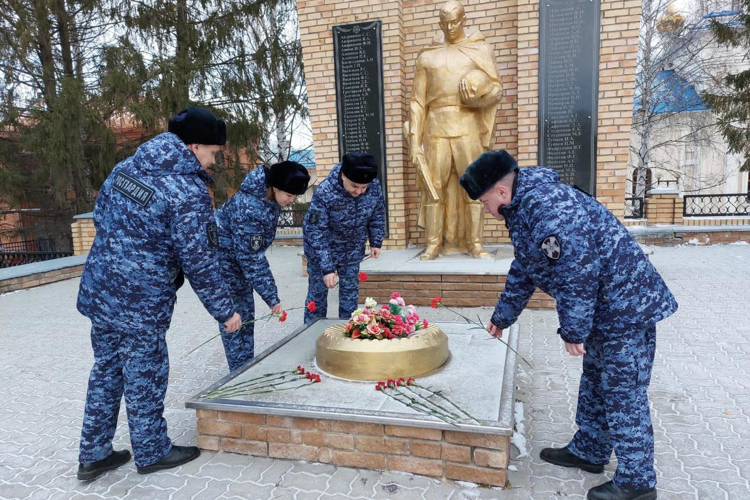 В Татарстане росгвардейцы и ветераны приняли участие в памятных мероприятиях, посвящённых Дням Неизвестного солдата и Героев Отечества