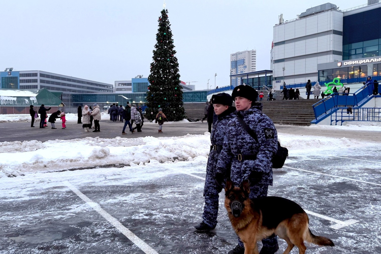 В Казани росгвардейцы приняли участие в обеспечении безопасности при проведении республиканской новогодней ёлки