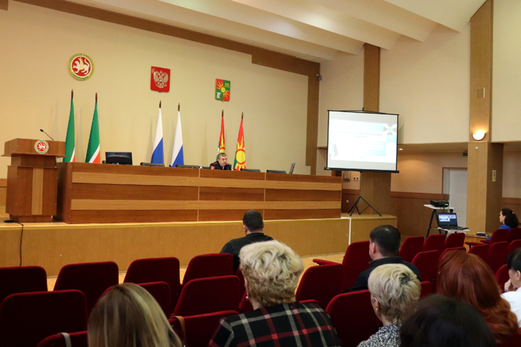 В Татарстане представитель Росгвардии провел тематическое занятие по вопросам антитеррористической защищенности объектов и мест с массовым пребыванием людей