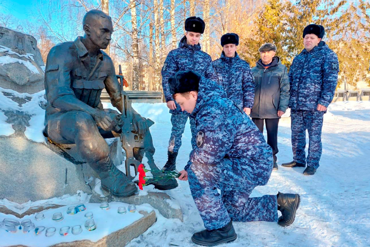 В Нижнекамске сотрудники Росгвардии и ветераны ведомства почтили память воинов-интернационалистов