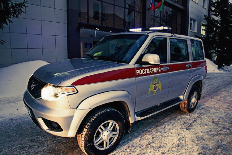 В Зеленодольске сотрудники вневедомственной охраны вместе с инспекторами ГАИ задержали автомобилиста, грубо нарушавшего ПДД