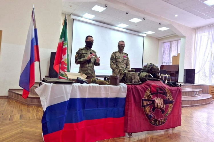 Урок мужества в казанском лицее: школьники прикоснулись к героизму военнослужащих спецназа Росгвардии