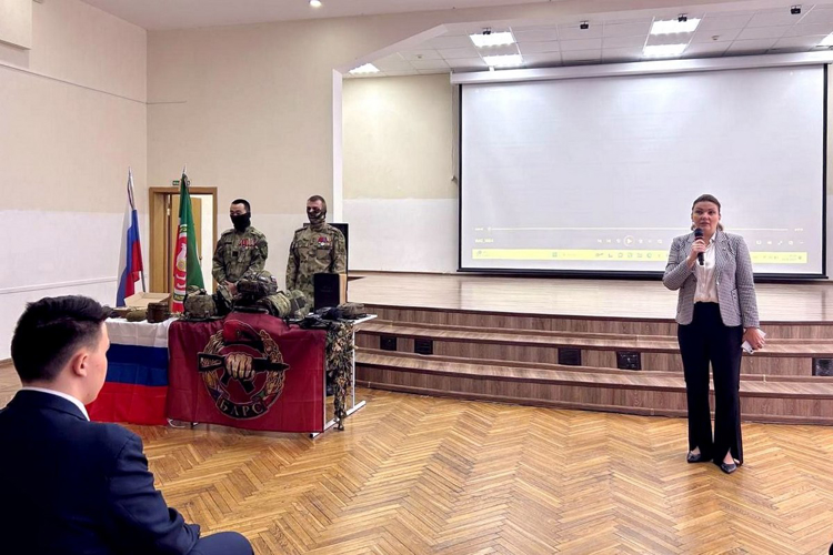 Урок мужества в казанском лицее: школьники прикоснулись к героизму военнослужащих спецназа Росгвардии