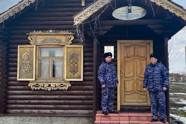 Росгвардейцы продолжают рассказывать о памятных местах Татарстана в рамках Всероссийской акции «Росгвардия-гид»