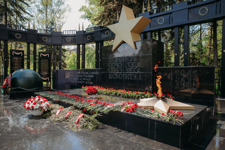Военнослужащие казанского полка Росгвардии вместе с жителями города почтили память павших в годы Великой Отечественной войны