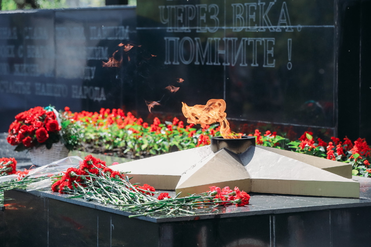 Военнослужащие казанского полка Росгвардии вместе с жителями города почтили память павших в годы Великой Отечественной войны