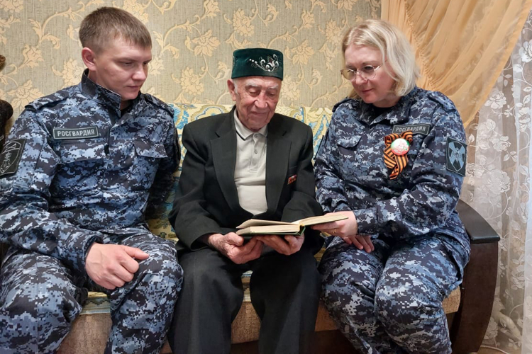 В Татарстане сотрудники Росгвардии проводят патриотические мероприятия, посвящённые 80-летию Победы в Великой Отечественной войне