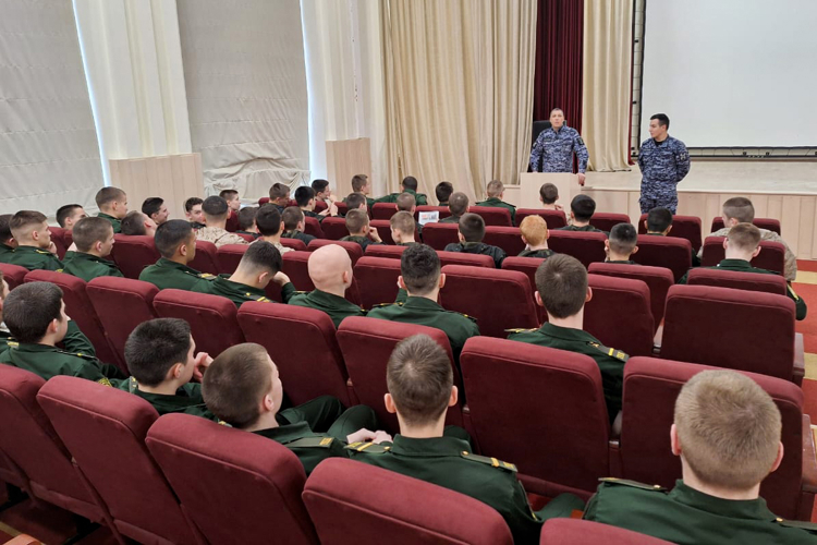 В Нижнекамске сотрудники вневедомственной охраны Росгвардии провели встречу с кадетами