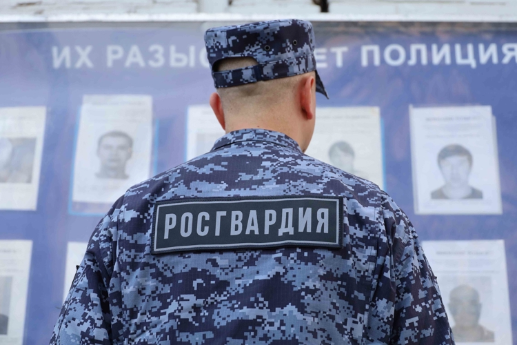 В Зеленодольске сотрудники Росгвардии задержали молодого человека, объявленного в федеральный розыск за совершение кражи 