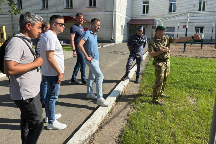 Администрация Кировского и Московского районов Казани и полк Росгвардии согласовали планы по благоустройству военного городка