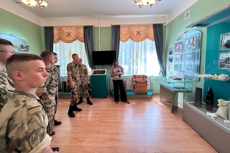 Военнослужащие Казанского батальона Росгвардии посетили Музей боевой и трудовой славы Порохового завода