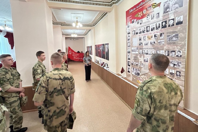 Военнослужащие Казанского батальона Росгвардии посетили Музей боевой и трудовой славы Порохового завода