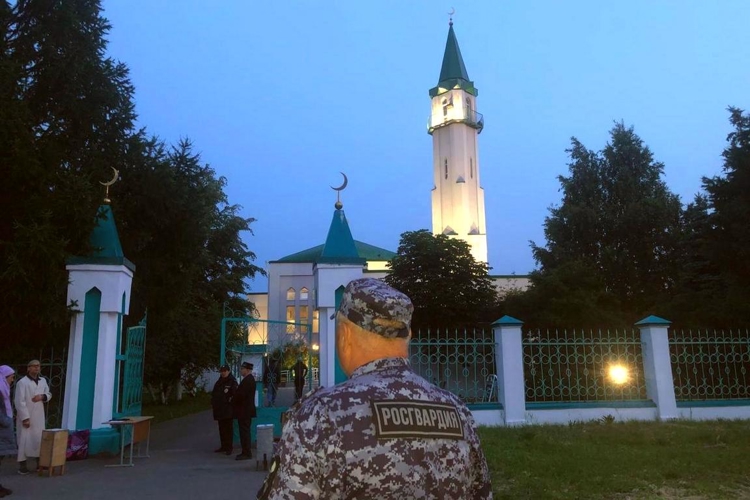 Росгвардейцы выполнили задачу по охране общественного порядка во время празднования Курбан-байрама в Татарстане