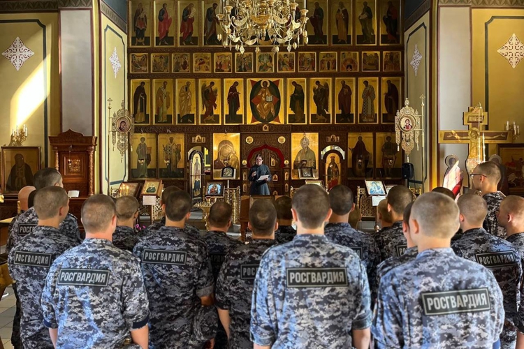 Военнослужащие казанского полка Росгвардии посетили храм преподобного Сергия Радонежского