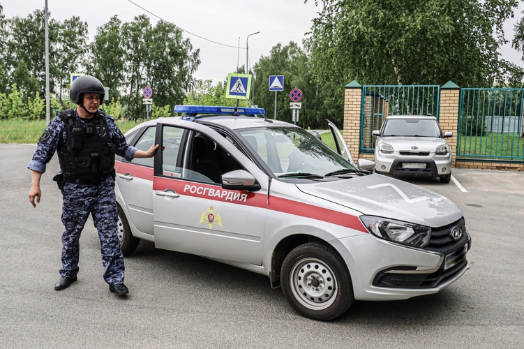 В Казани сотрудники Росгвардии задержали судимого мужчину, подозреваемого в краже из гипермаркета