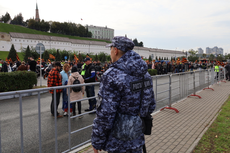 В Татарстане росгвардейцы приняли участие в обеспечении безопасности празднования Дня республики 