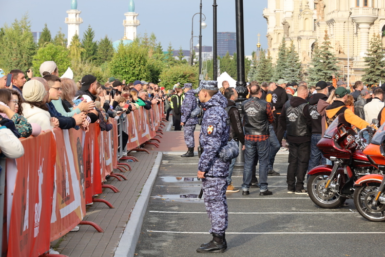 В Татарстане росгвардейцы приняли участие в обеспечении безопасности празднования Дня республики 