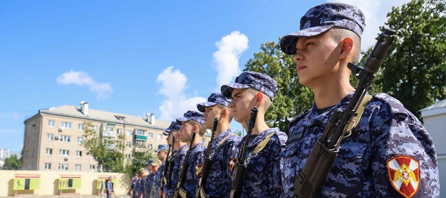 В Казани военнослужащие Росгвардии торжественно приняли военную присягу