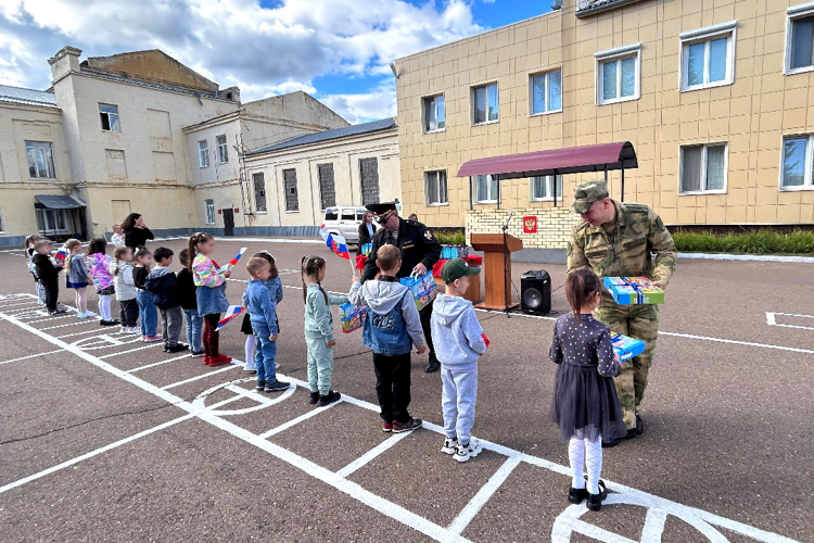 В казанском батальоне Росгвардии по охране важных государственных объектов провели тематическое мероприятие для будущих школьников