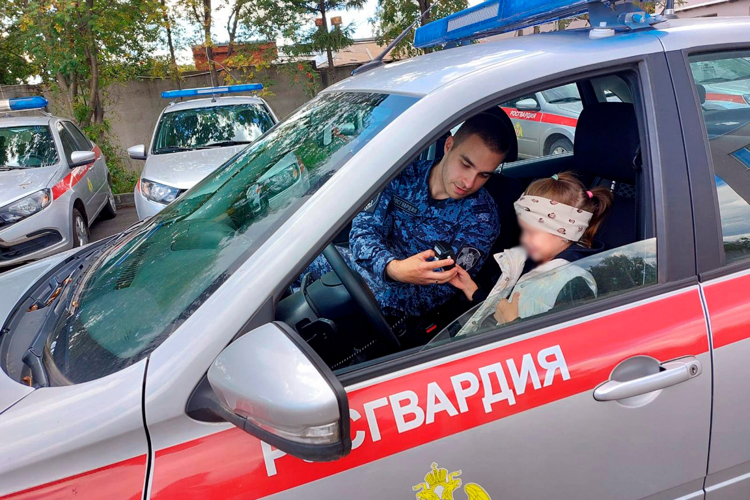 В г. Нижнекамске росгвардейцы организовали праздник для будущих первоклашек - детей своих коллег