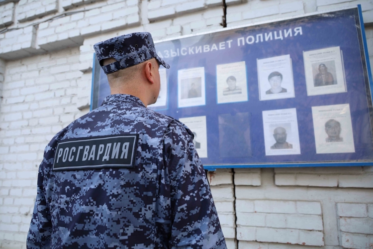 В Татарстане сотрудники Росгвардии задержали подозреваемого в краже, находящегося в федеральном розыске за ранее совершенные преступления