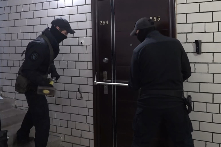 В Татарстане при содействии спецназа Росгвардии задержаны подозреваемые в незаконной банковской деятельности