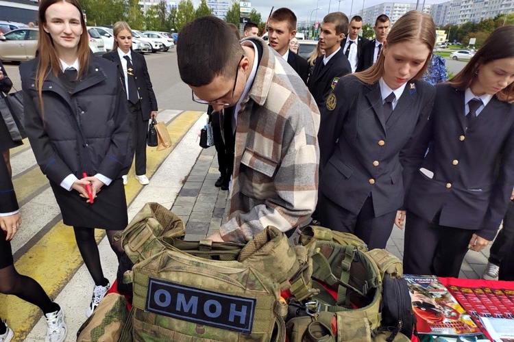 В Нижнекамске провёл работу мобильный агитационный пункт Управления Росгвардии по Республике Татарстан 