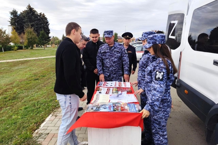 Сотрудники вневедомственной охраны Росгвардии провели в Пестрецах агитационное мероприятие по привлечению на службу
