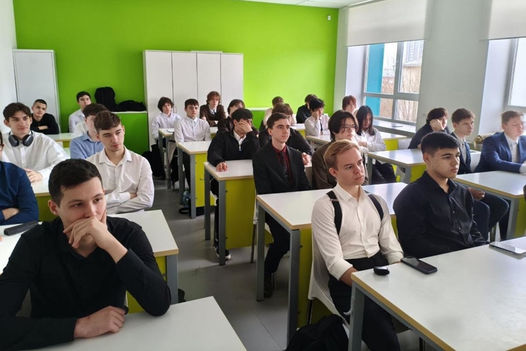 В Казани сотрудники вневедомственной охраны рассказали студентам техникума о деятельности ведомства