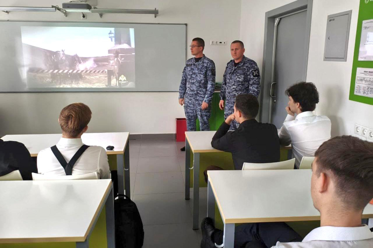 В Казани сотрудники вневедомственной охраны рассказали студентам техникума о деятельности ведомства