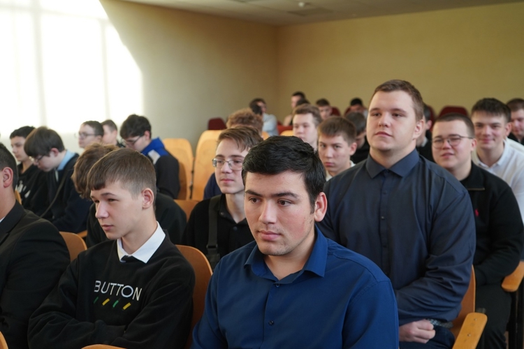 В Азнакаевском районе Татарстана сотрудники Росгвардии провели занятие для студентов политехнического техникума