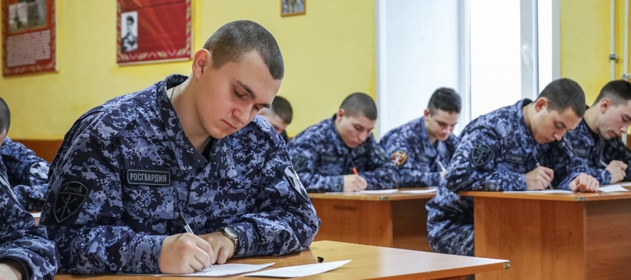 В Татарстане росгвардейцы присоединились к всероссийской ведомственной акции «С любовью к маме»