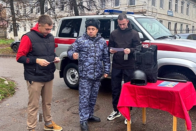 Росгвардейцы рассказали мензелинцам о службе во вневедомственной охране