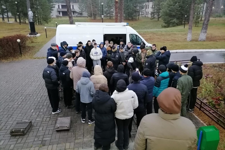 В Казани сотрудники Росгвардии провели профориентационную встречу с участниками олимпиады «Служу Отчизне! Служу народу!»