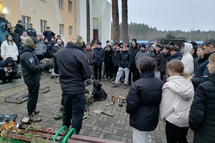 В Казани сотрудники Росгвардии провели профориентационную встречу с участниками олимпиады «Служу Отчизне! Служу народу!»
