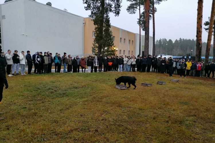 В Казани сотрудники Росгвардии провели профориентационную встречу с участниками олимпиады «Служу Отчизне! Служу народу!»