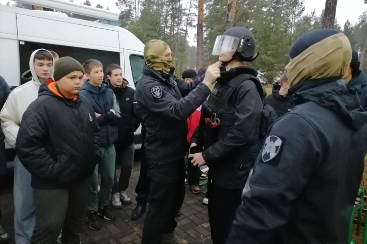 В Казани сотрудники Росгвардии провели профориентационную встречу с участниками олимпиады «Служу Отчизне! Служу народу!»