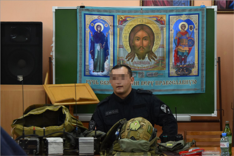 Сотрудники ОМОН «Тайфун» выступили на межведомственной встрече с духовенством