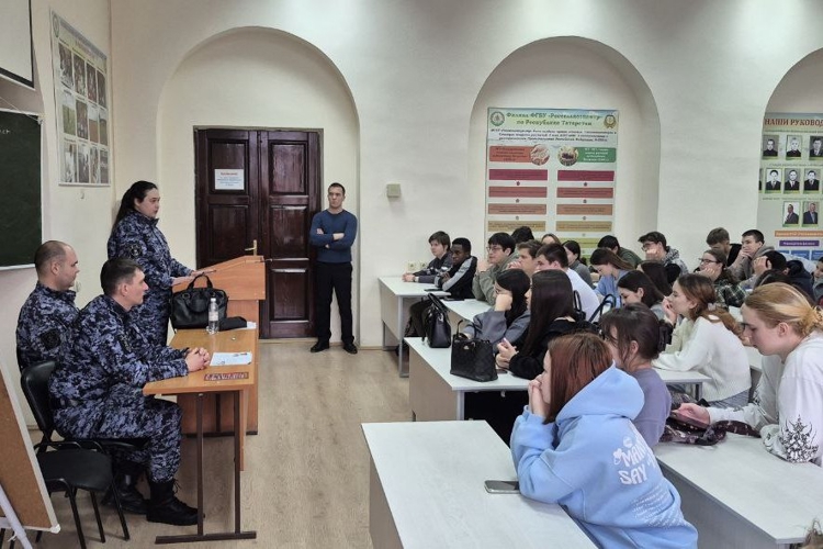 В Казани сотрудники Росгвардии рассказали студентам аграрного университета о своей службе