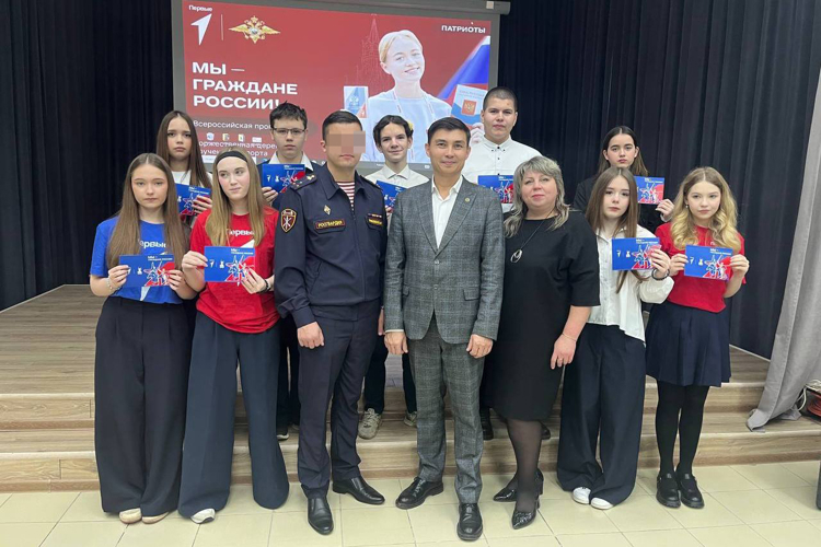 Офицер Росгвардии провел уроки мужества для школьников Казани