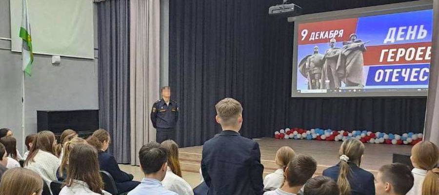 Офицер Росгвардии провел уроки мужества для школьников Казани