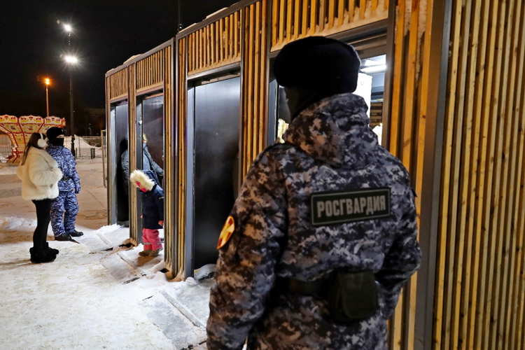 В Казани Росгвардия выполнила задачи по обеспечению безопасности на открытии главной городской ёлки