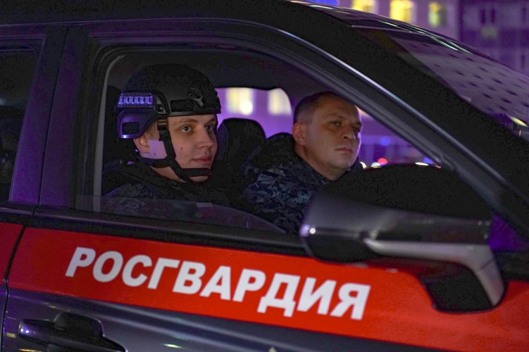 Сотрудники вневедомственной охраны Управления Росгвардии по Республике Татарстан приняли участие во флешмобе единства народов России 