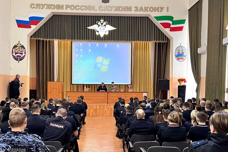 В Казани военнослужащие спецназа Росгвардии провели мероприятия, посвящённые Дню Героев Отечества