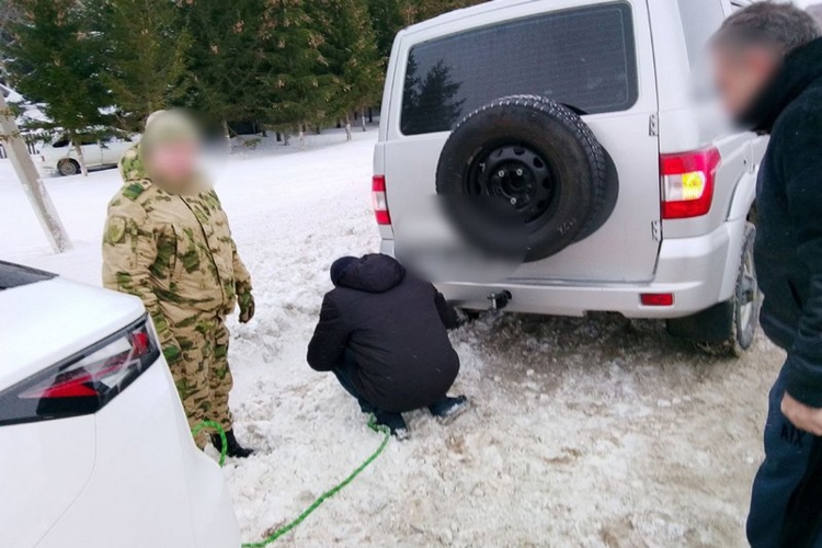 В Татарстане Росгвардейцы пришли на помощь водителю, застрявшему на обочине