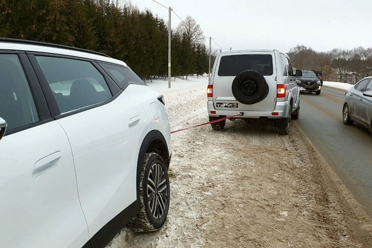 В Татарстане Росгвардейцы пришли на помощь водителю, застрявшему на обочине